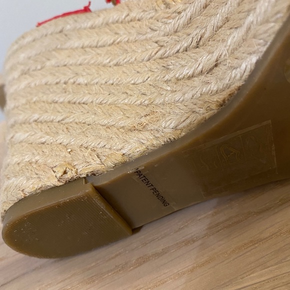 Jessica Simpson Wedge - Size 6 - Picture 10 of 10